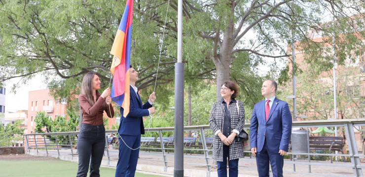 The High Commissioner took part in the ceremony of raising the flag of the Republic of Armenia