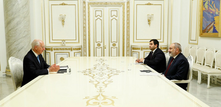 The Prime Minister received the President of the Council of Armenians of France
