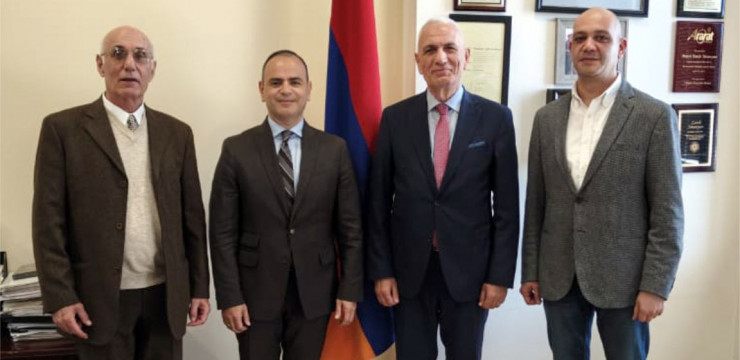 Zareh Sinanyan met with representatives of the Armenian community of Albania