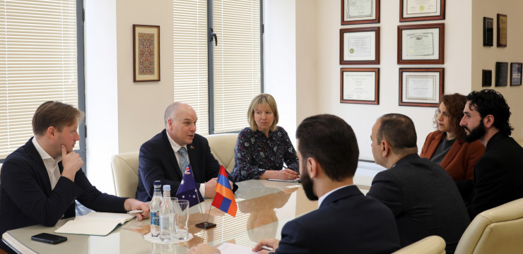 Заре Синанян принял посла Австралии в Армении