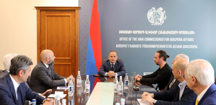 Zareh Sinanyan meets with Guillaume Trichard and Vahagn Movsesyan