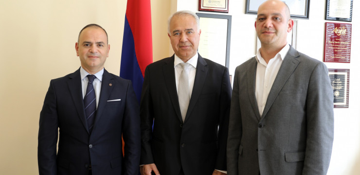 High Commissioner Meets with Serj Angelian