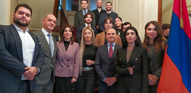 Zareh Sinanyan Meets with French-Armenian Youth 