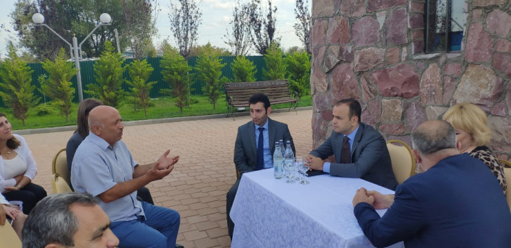 Заре Синанян встретился с представителями местной армянской общины в Химках