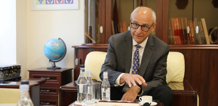 Զարեհ Սինանյանը հանդիպել է «Վիլյամ Սարոյան» հիմնադրամի նախագահ Սքոթ Սեթրաքյանին