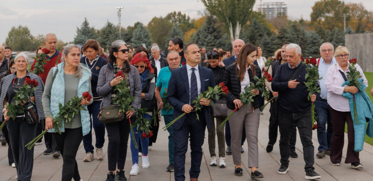 Զարեհ Սինանյանն հանդիպել է Ստամբուլի հայկական Մխիթարյան վարժարանի տնօրեն Գարեգին Տեր-Պարսամյանի գլխավորած պատվիրակությանը