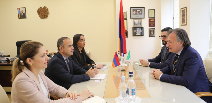 Заре Синанян принял чрезвычайного и полномочного посла Итальянской Республики в Армении Алессандро Ферранти