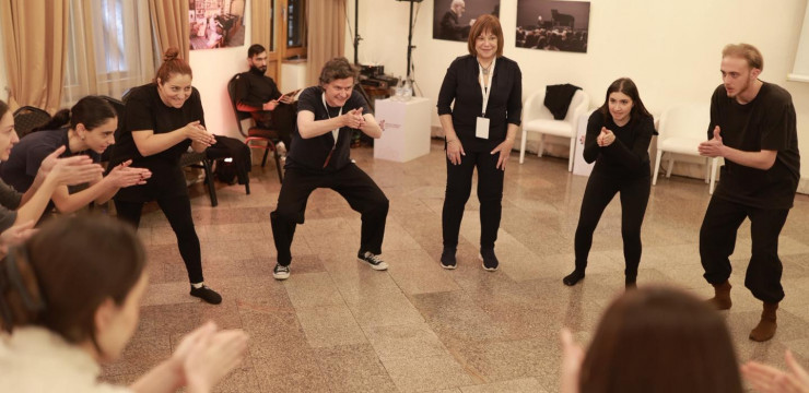 Продолжая насыщенную программу обсуждений форума армянского искусства и культуры, под темой «Платформа культурного диалога», был проведён мастер-класс по театральному и актерскому мастерству