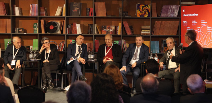 20 ноября в первый день Форума армянского искусства и культуры, под заголовком «Платформа культурного диалога», прошли несколько параллельных семинаров и обсуждений, а также выставки, посвящё