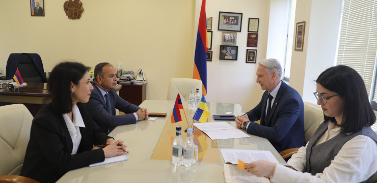 RA High Commissioner for Diaspora Affairs received Valerii Lobach, Chargé d’Affaires ad interim of Ukraine to the Republic of Armenia