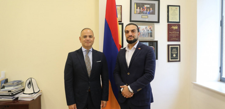 Zareh Sinanyan, met with Karen Hovhannisyan, Head of the Armenian Community of Moldova