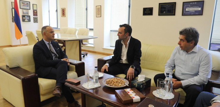 Zareh Sinanyan, met with the co-chairs of the Pan-Armenian Rugby Federation, French-Armenian Nicolas Ancelin and Hakob Abrahamyan, President of the Armenian National Paralympic Committee