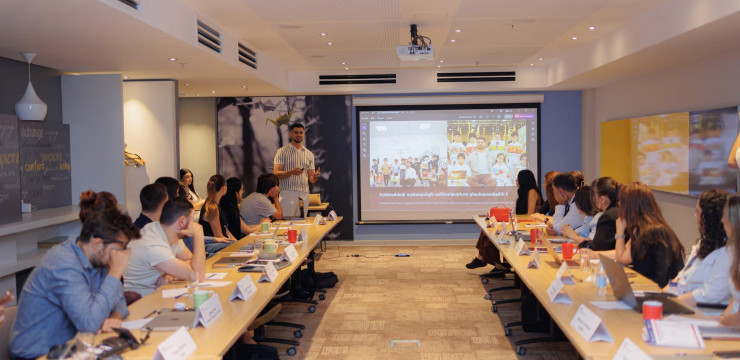 The fifth day began with a workshop on “My Community,”