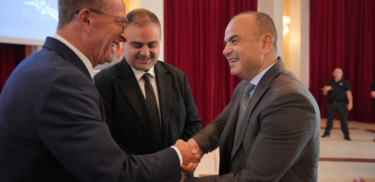 As part of his working visit to France, High Commissioner for Diaspora Affairs Zareh Sinanyan visited Le Plessis-Robinson, where he met with representatives of the municipal authorities