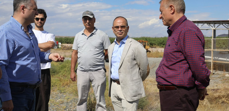 Zareh Sinanyan visited the intensive almond orchards of Vanand Agro CJSC in Vanand village, Armavir Province