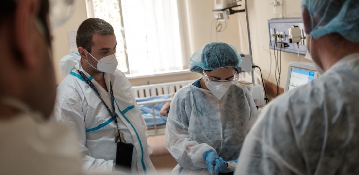 Ֆրանսիացի և տեղական բժիշկները համագործակցում են կյաներք փրկելու համար