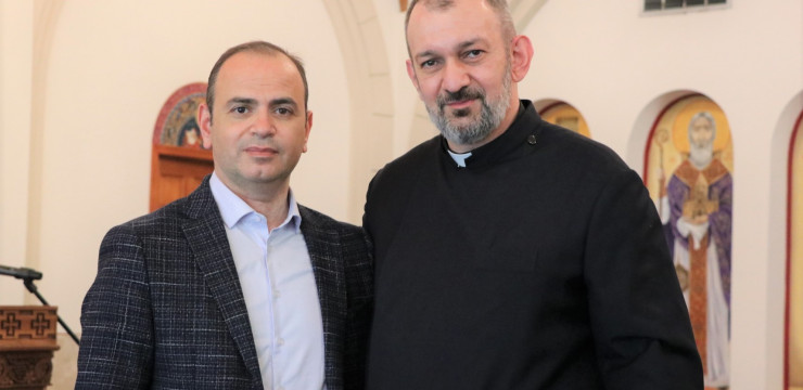 Заре Синанян посетил Армянскую апостольскую церковь Св. Богородицы в США