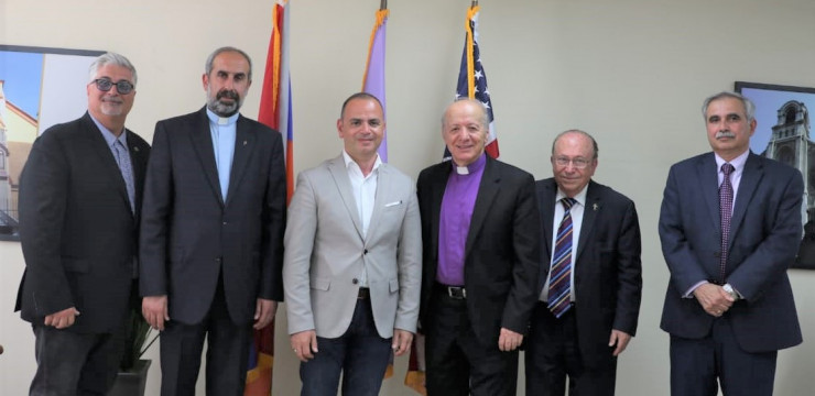 С членами Армянского евангелистского Союза Северной Америки встретился Заре Синанян