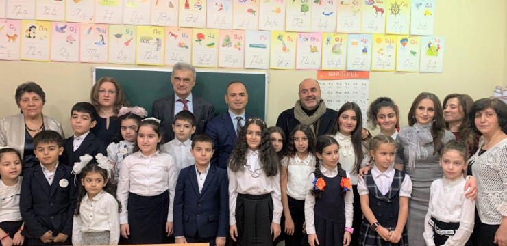 High Commissioner Meets with Armenian Community in St. Petersburg