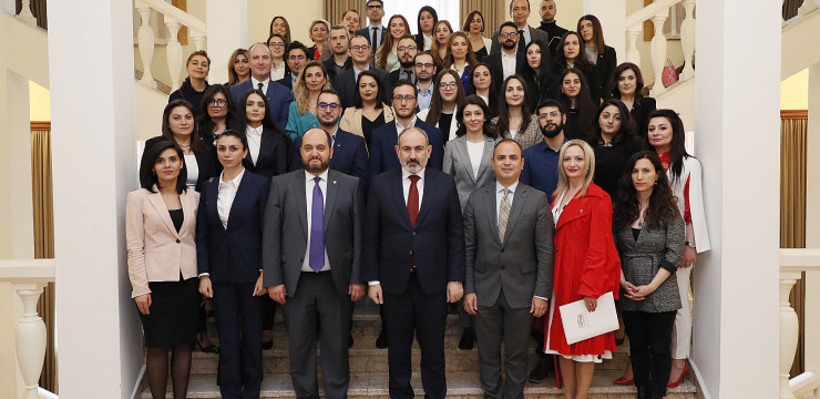 PM Pashinyan receives the participants of the "iGorts" program
