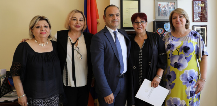 Zareh Sinanyan received Armenian artists from the US